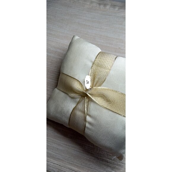 Vintage Italian Gold Chalice Pin Brooch With IHS Inscription - Teenie Tiny - Picture 10 of 10